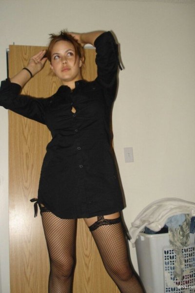 Блудница сосет хер и занимается сексом