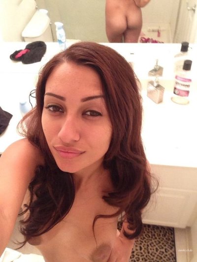 Горячая брюнетка с пушистой писечкой - горячий контент для взрослых!