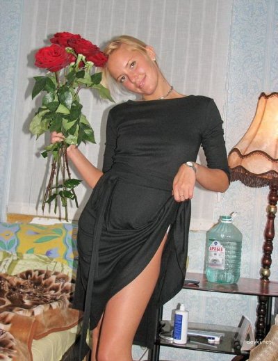 Телке стало влажно от встречи с членом