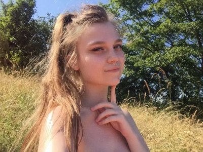 Пикантные снимки прекрасной красотки: обнаженная эротика для взрослых