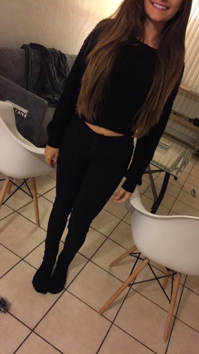 Пикантные снимки: обнаженная красотка с дерзкими позами - живое удовольствие 18+