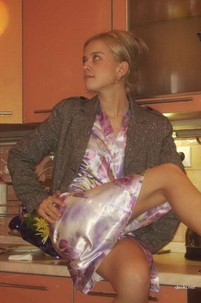 Интимные снимки девушки с небольшой грудью: соблазнительные фото в домашней обстановке!