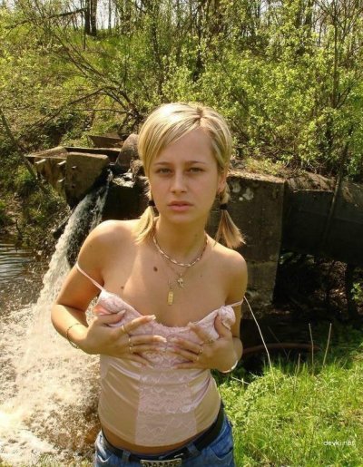 Слив фоток бывшей давалки — сиськи и попа крупным планом