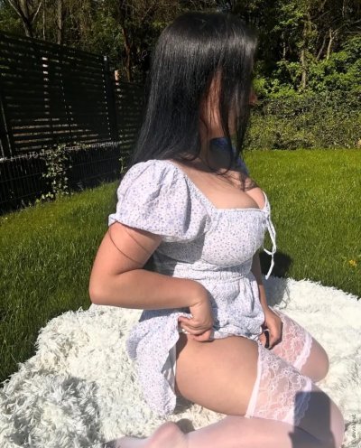 Моя страстная супруга делает минет своему возлюбленному