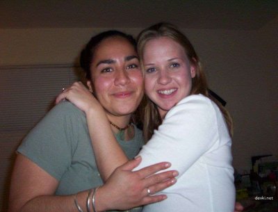 Муж и жена веселятся