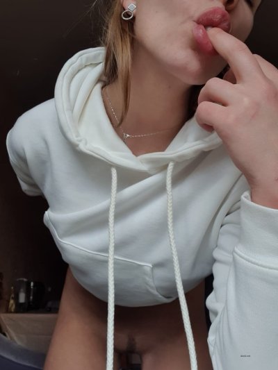 Соблазнительная красотка расскажет тебе, как удовлетворить свои желания