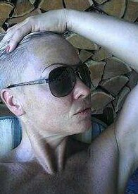 Жаркие видео с зрелыми красотками и домашними интимными моментами