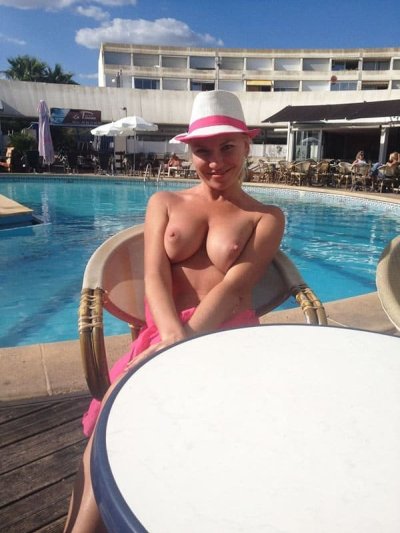 Дамы на вечеринке: расслабляющий отдых взрослых