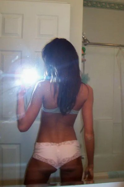 Девочка присела попкой на огромный хер парня