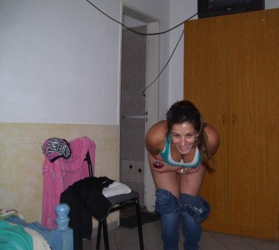 Аргентинская красотка радует глаза своими откровенными снимками