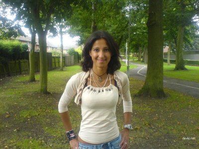 Горячая арабская красотка наслаждается своим телом