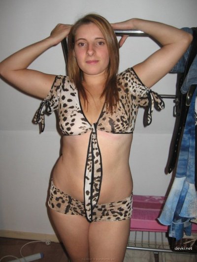 Муж трахает свою юную супругу в ротик