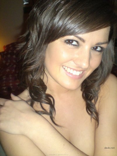 Развратная красотка перед отражением