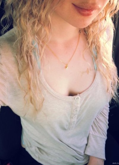 Пикантная милашка в чулочках: страстное видео для взрослых