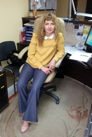 Опытная мамочка обожает показывать свое обнаженное тело