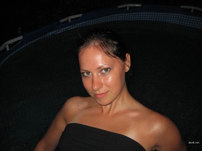 Фото горячей красотки, которая делает минет и раскрывает ножки