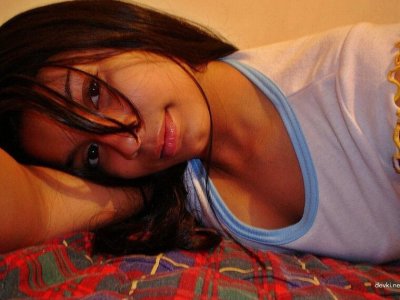 Развратная мулатка сняла одежду