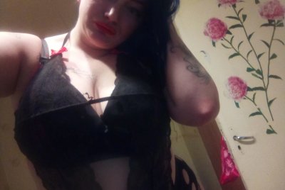 Пышные дамочки Оля и Настя устроили жаркий секс с другом