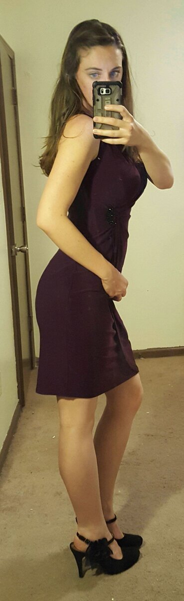 Засунула себе в пизду вибратор - наслаждайся!