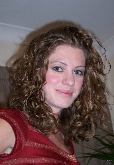 Интимные снимки пышной красотки с волнистыми волосами