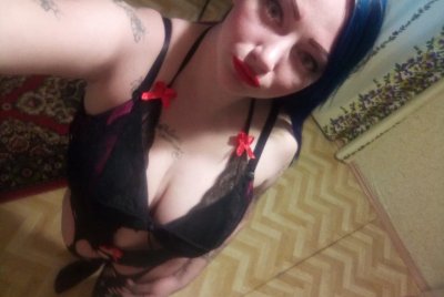 Пышные дамочки Оля и Настя устроили жаркий секс с другом