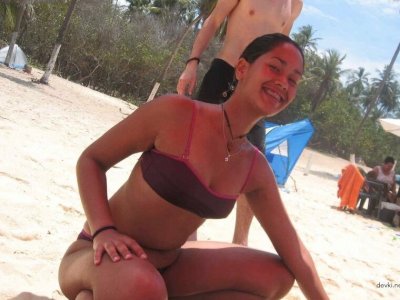 Азиатская красотка трахается в киску