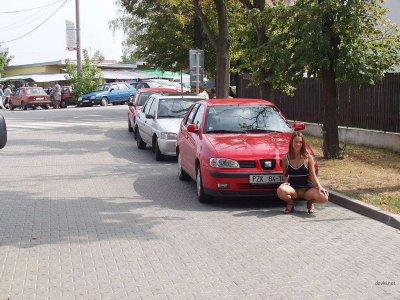 Гуляет по городу без нижнего белья: продолжение захватывающих приключений