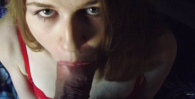 Фото горячей красотки, сосущей х*й в глубоком горле