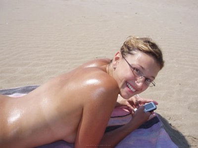 Горячая красотка без нижнего белья