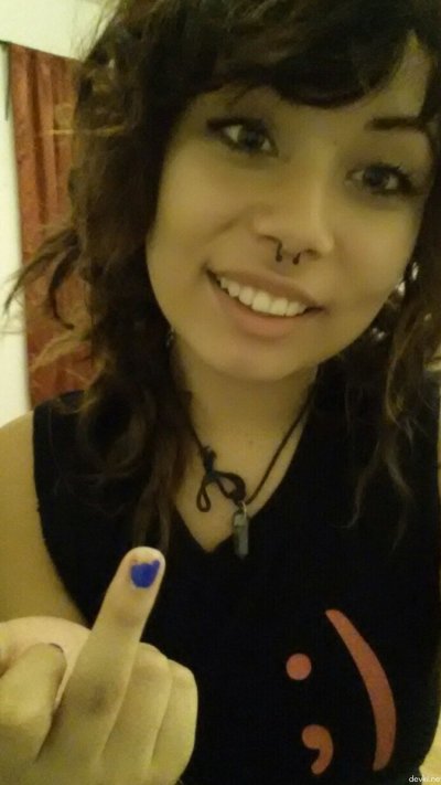 Девушка без трусов в своей квартире