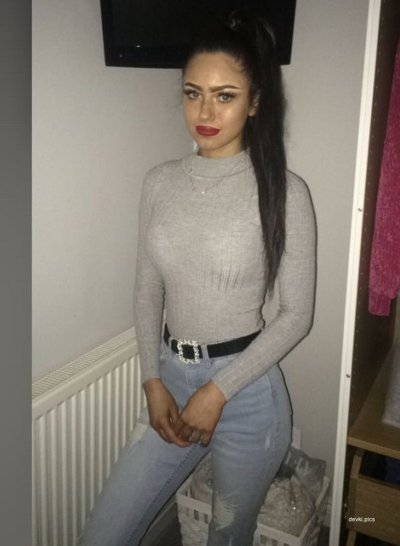 Барышня увеличила свои дойки