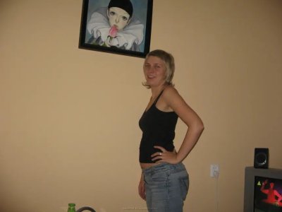 Обрела интимную гладкость и продемонстрировала нам