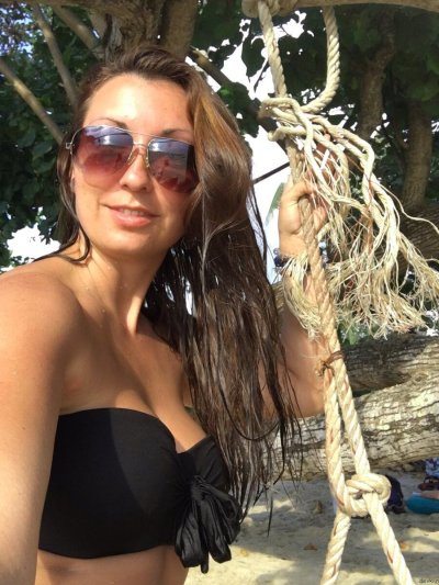 Отправила свои личные снимки