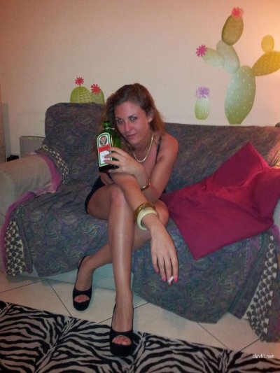 Интимные снимки соблазнительной ученицы - развратные фото 18+