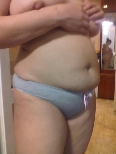 Соблазнительная красотка женщина: горячие фото и видео