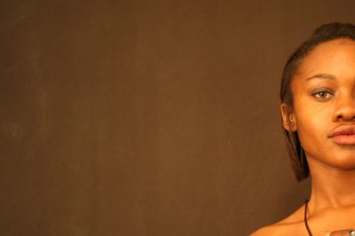 Сексуальные снимки афро-американской девушки в домашней обстановке