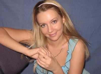 Красивая девчонка облизывает и ебется с толстым членом