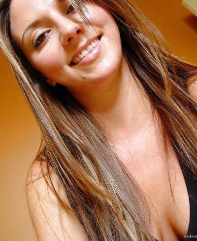 Милая малышка с подтянутой попкой ждет тебя