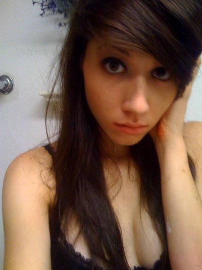 Свежие снимки юной дамы в домашней обстановке