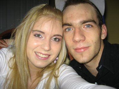 Блондинка без одежды обрабатывает пенис - горячее видео