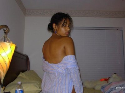 Сиськи юной красотки в пикантном видео