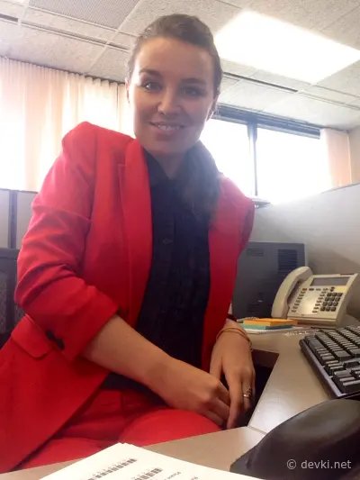 Скучающий офисный работник с классными такими грудями ищет развлечений