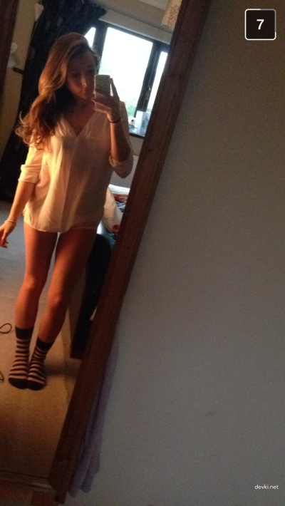 Домашнее видео обнаженной красотки во время отпуска