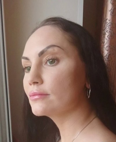 Сексуальная Анжела демонстрирует свою попку