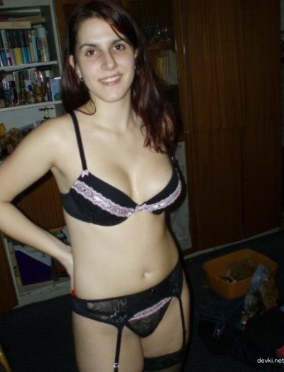 Мамочка с пышной киской сосет член