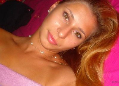 Интимные снимки привлекательной красотки, демонстрирующей свою аппетитную попу.