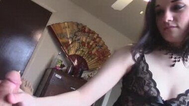 Хочешь жёстче? Девушка дрочит член парню и прыгает на нем с громкими стонами