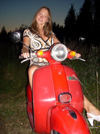 Обнаженная красотка с отличной попкой - новые фото!