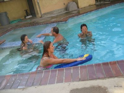 Заставили малышек выпить и занялись с ними сексом