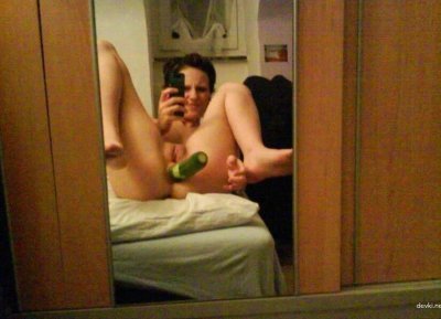 Шлюха сделала селфи, пока дрючится